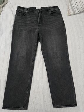 Abercrombie & Fitch - The Ankle Straight Ultra High Rise - Charcoal Gray